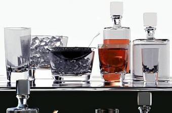 现代玻璃洋酒瓶水杯3D模型下载 现代玻璃洋酒瓶水杯3D模型下载