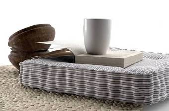 现代坐垫书籍茶杯组合3D模型下载 现代坐垫书籍茶杯组合3D模型下载