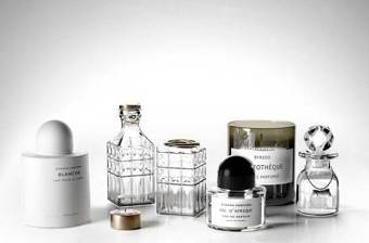 现代玻璃瓶香水化妆品组合3D模型下载 现代玻璃瓶香水化妆品组合3D模型下载